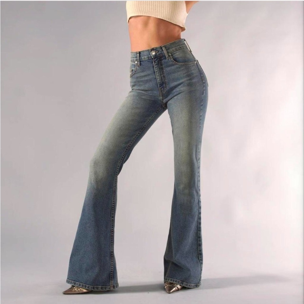 High-Waist Flared Women’s Jeans - Medium Blue
